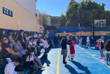 Conmemorando el Día del Libro en Pan American College.