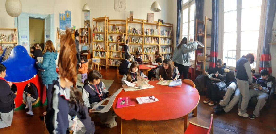 visita a biblioteca alegre